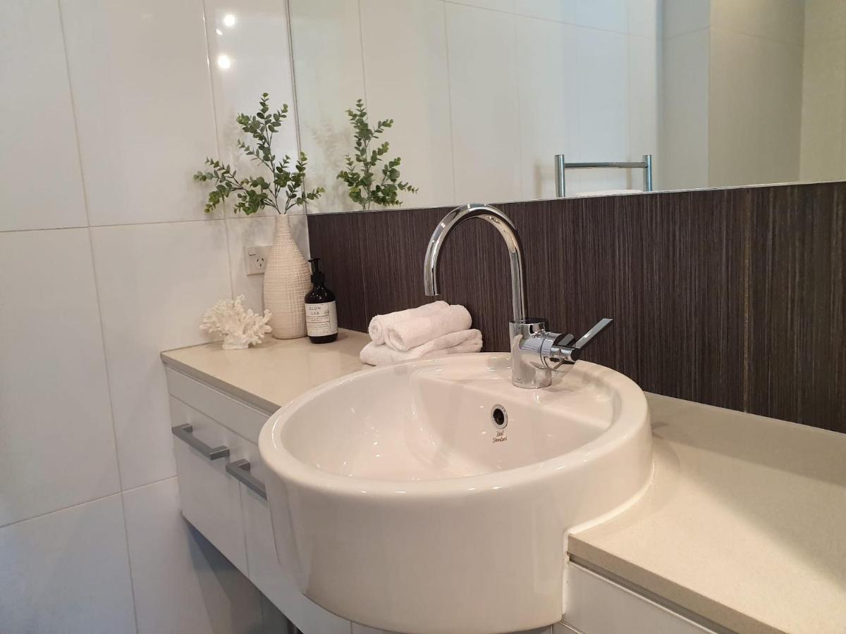 Stylish Haven Luxury Interiors In Prime Location Daire Queenstown Dış mekan fotoğraf