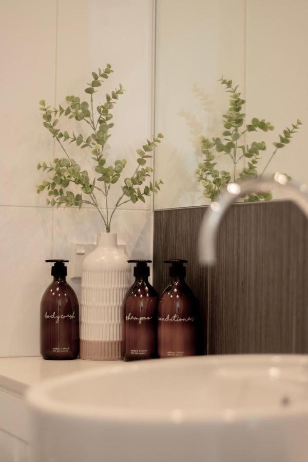 Stylish Haven Luxury Interiors In Prime Location Daire Queenstown Dış mekan fotoğraf
