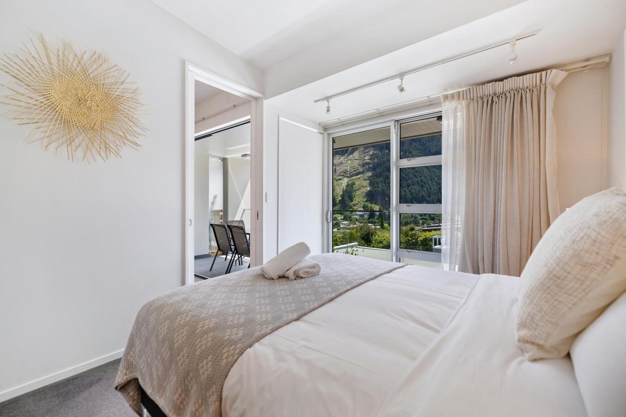 Stylish Haven Luxury Interiors In Prime Location Daire Queenstown Dış mekan fotoğraf